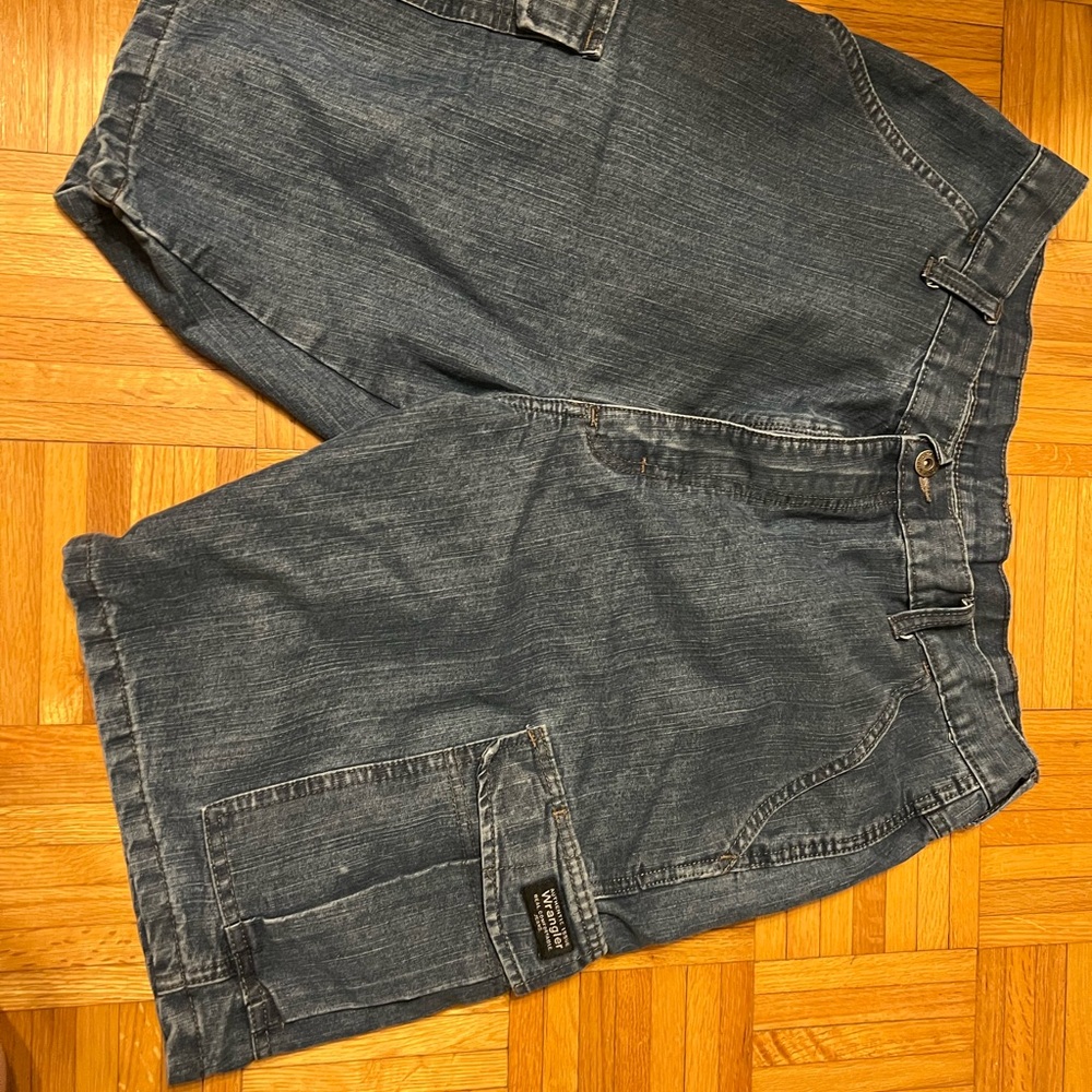Men's Blue Denim Cargo jorts wrangler size 34